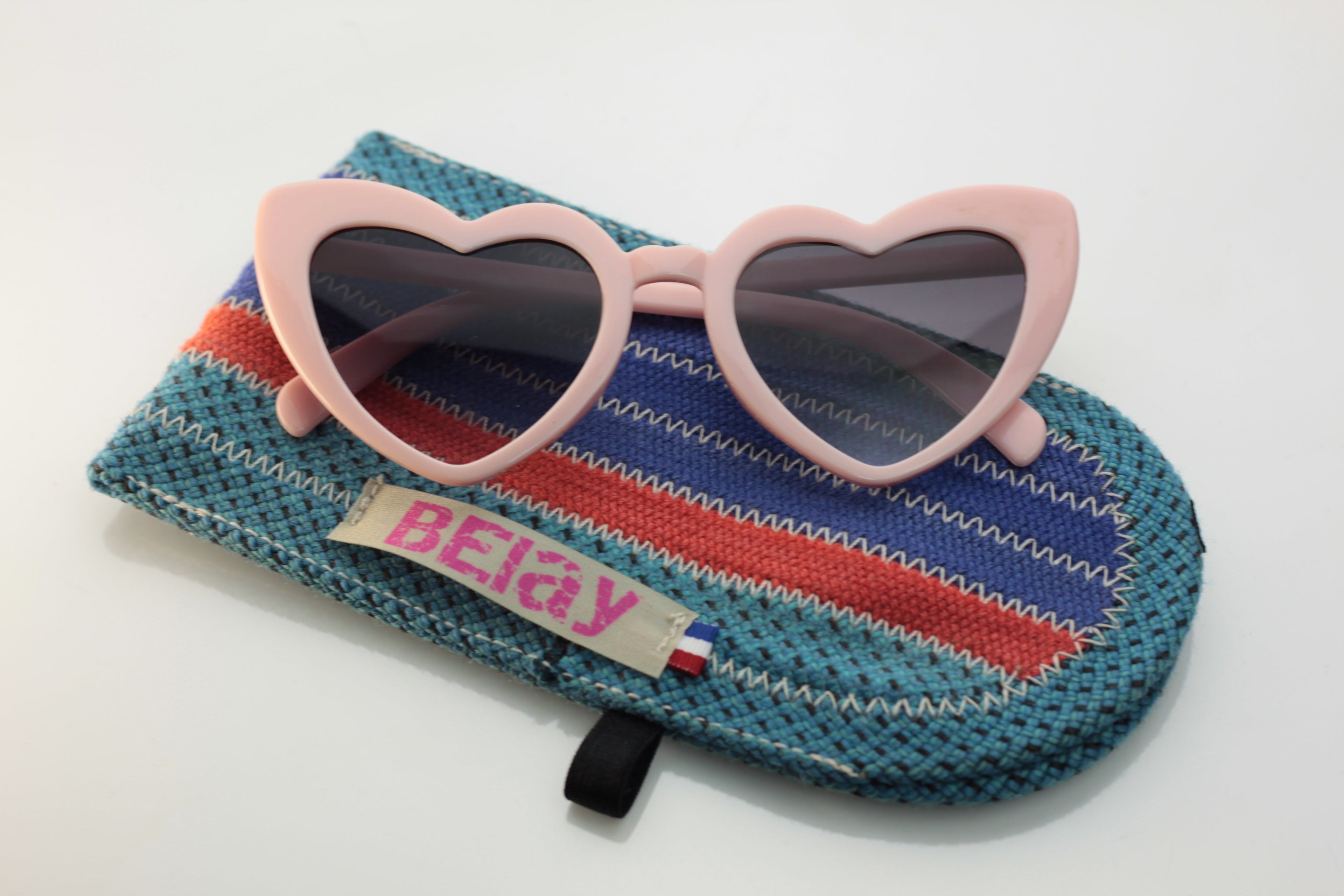 Étui à Lunettes BElay : La Protection Nomade, l'Aventure en Poche.