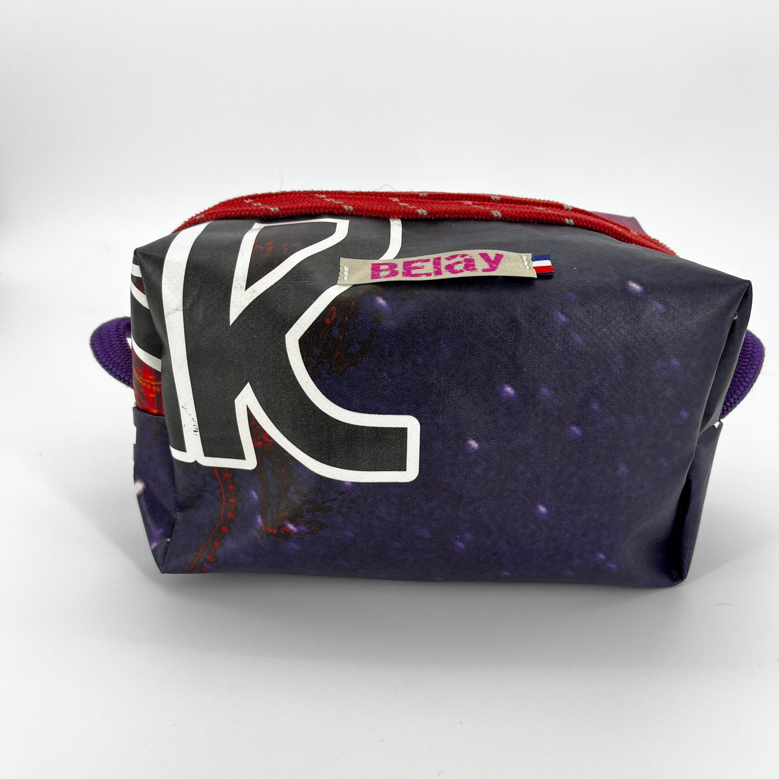 The Voyager - Trousse Imperméable Upcyclée - L'aventure sans fuite, zéro déchet