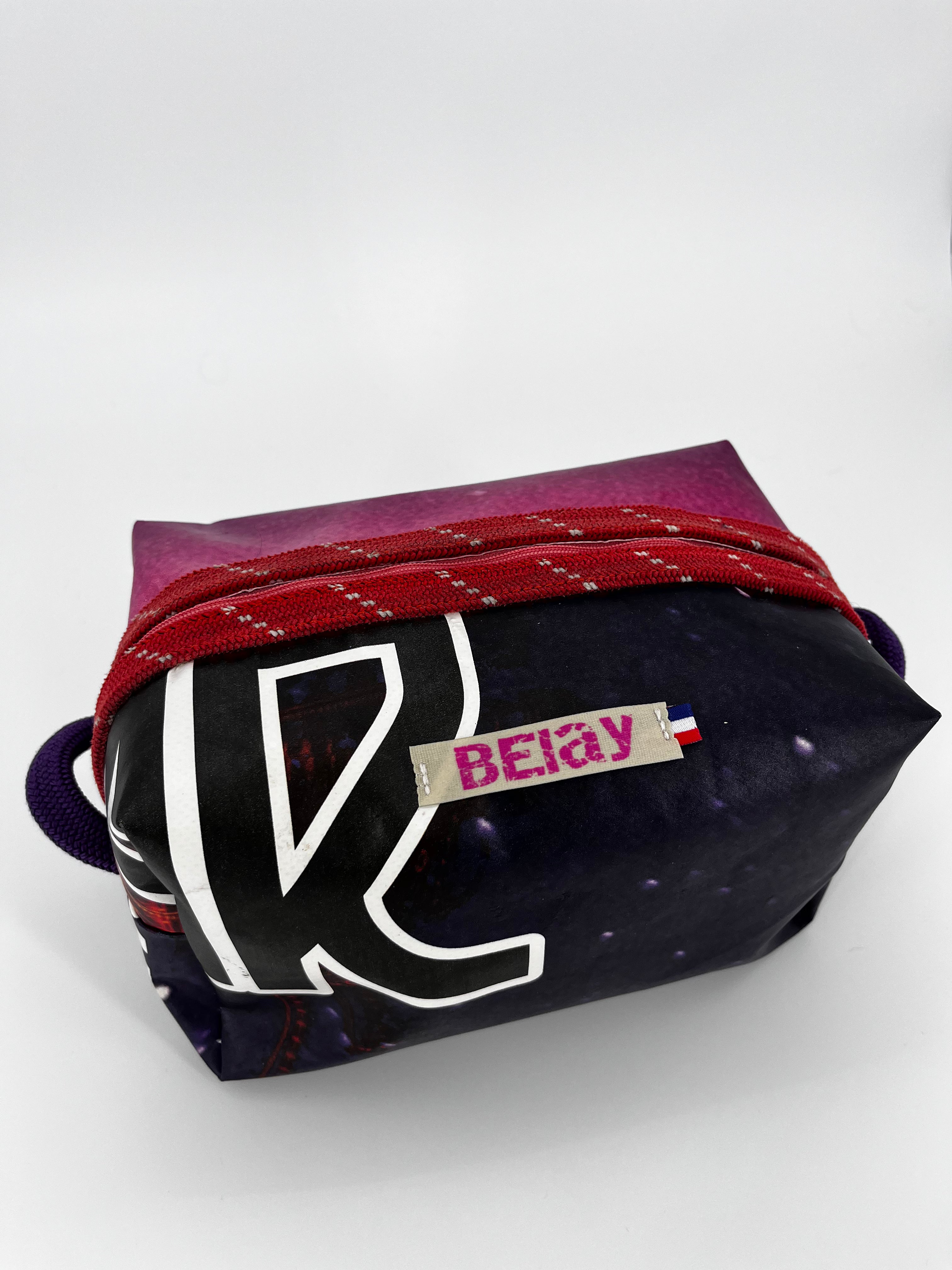 The Voyager - Trousse Imperméable Upcyclée - L'aventure sans fuite, zéro déchet