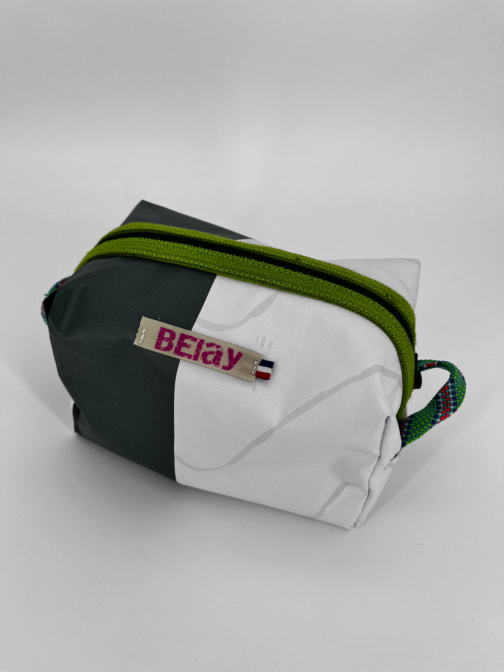 The Voyager - Trousse Imperméable Upcyclée - L'aventure sans fuite, zéro déchet