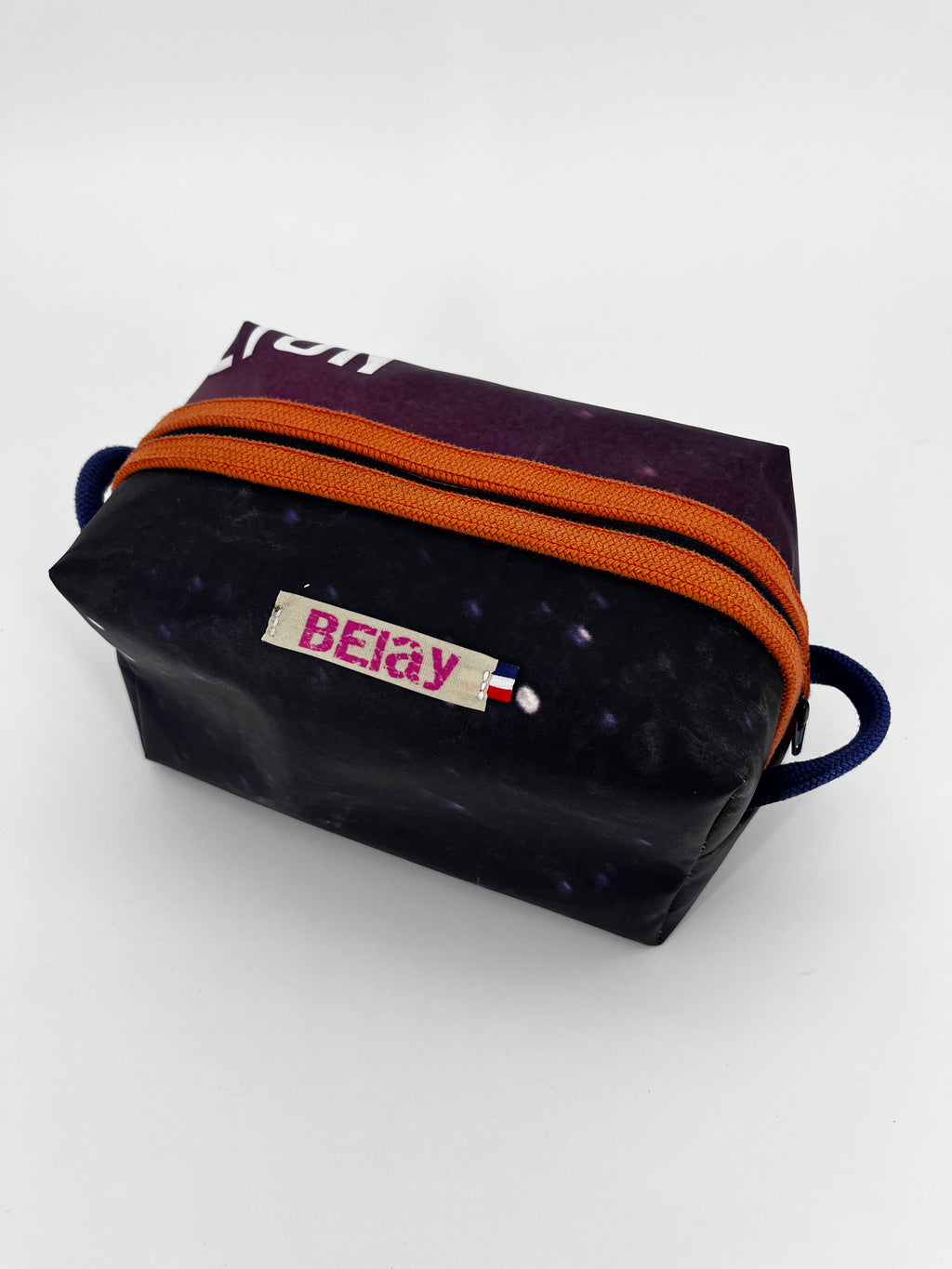 The Voyager - Trousse Imperméable Upcyclée - L'aventure sans fuite, zéro déchet