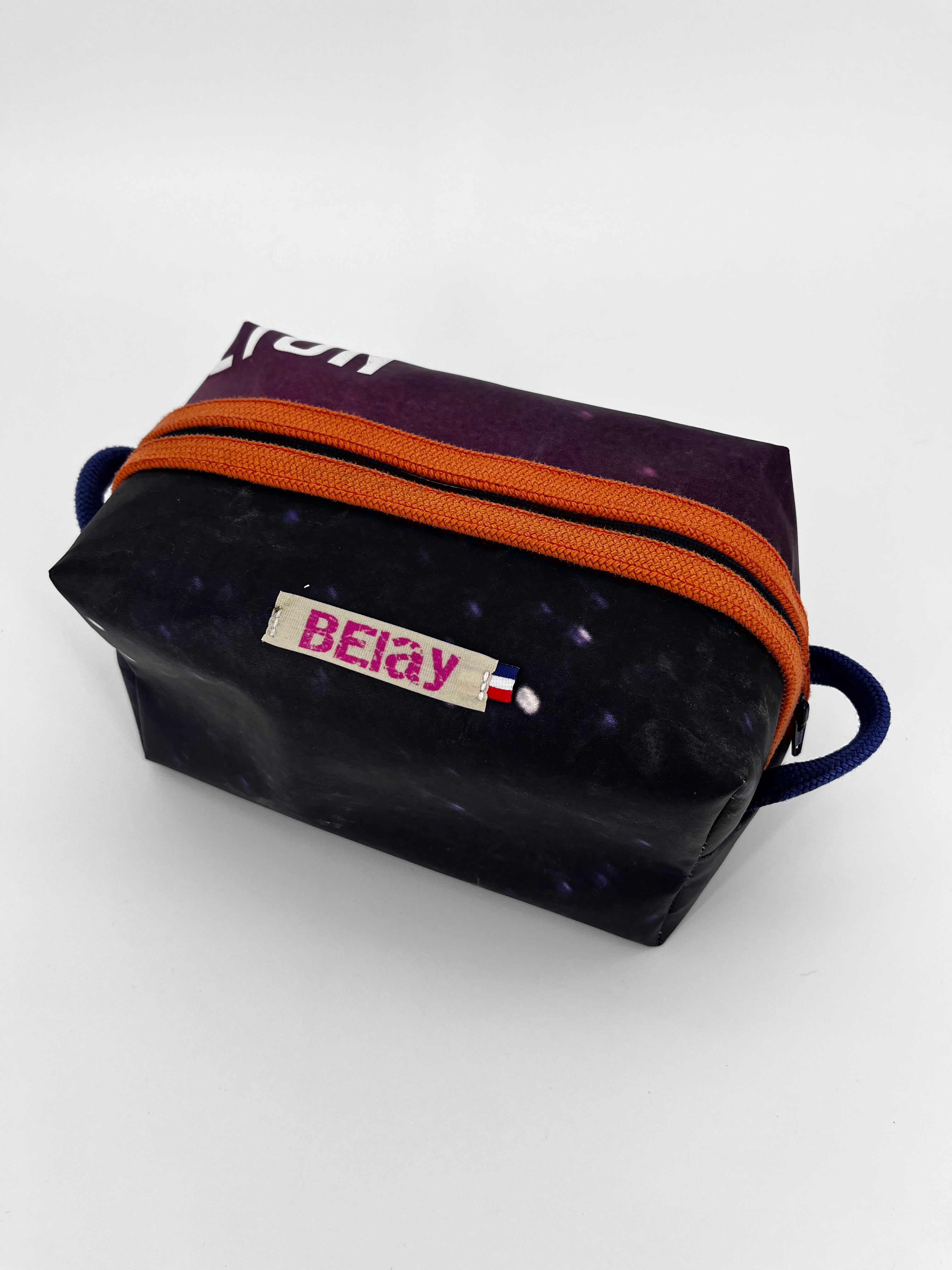 The Voyager - Trousse Imperméable Upcyclée - L'aventure sans fuite, zéro déchet