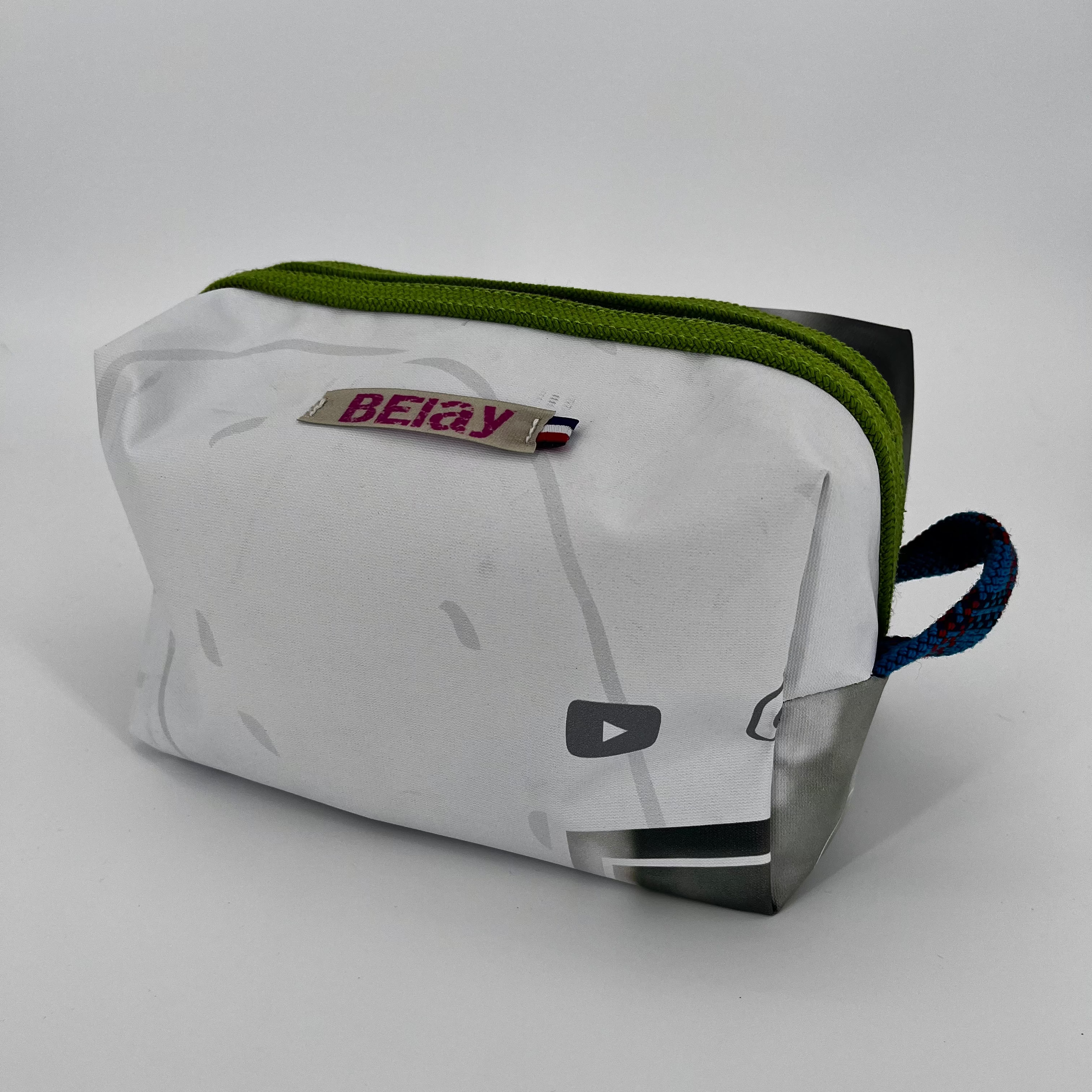 The Voyager - Trousse Imperméable Upcyclée - L'aventure sans fuite, zéro déchet