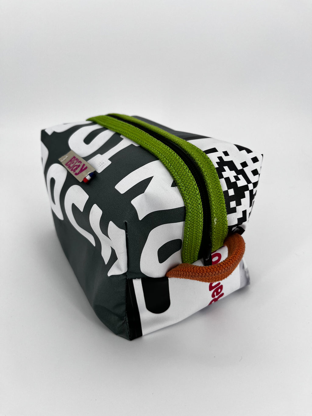 The Voyager - Trousse Imperméable Upcyclée - L'aventure sans fuite, zéro déchet