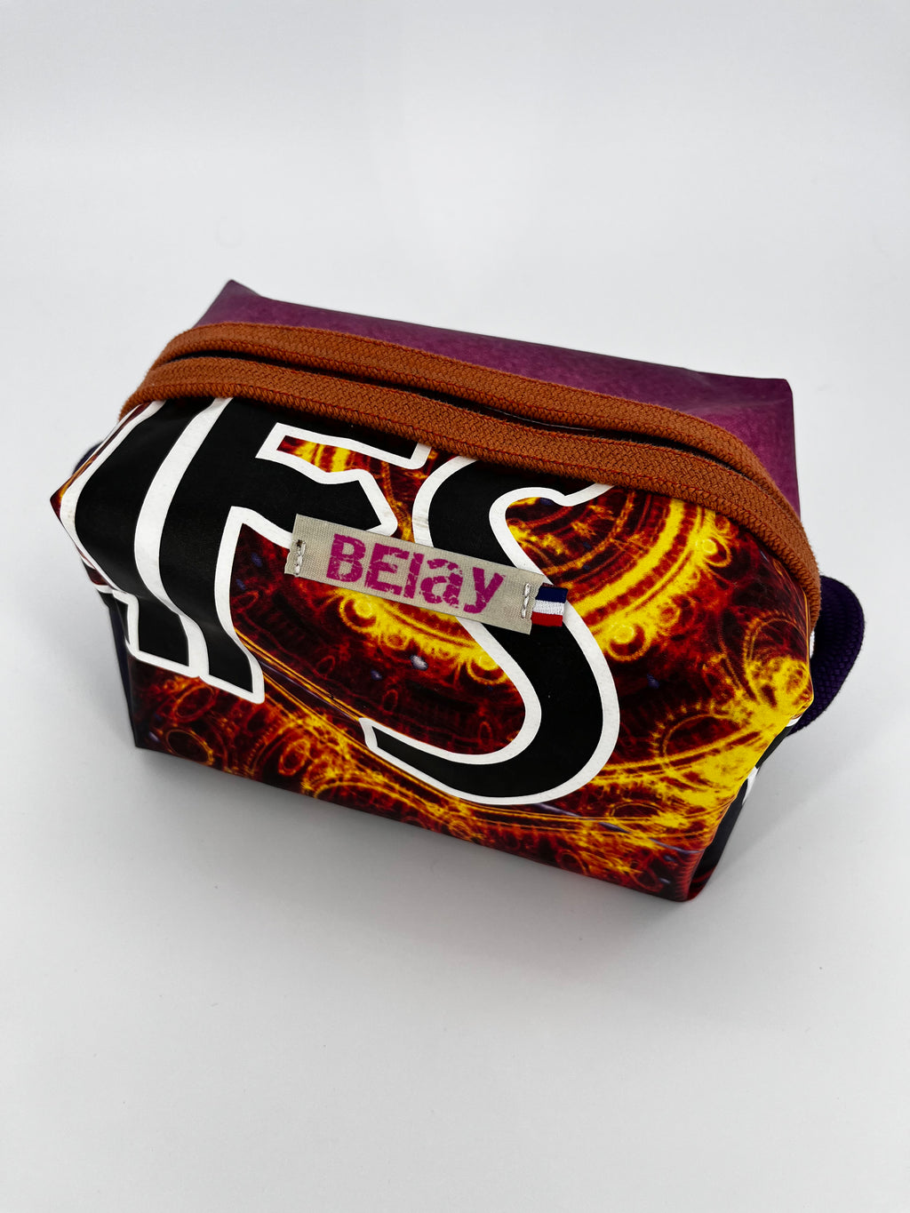 The Voyager - Trousse Imperméable Upcyclée - L'aventure sans fuite, zéro déchet