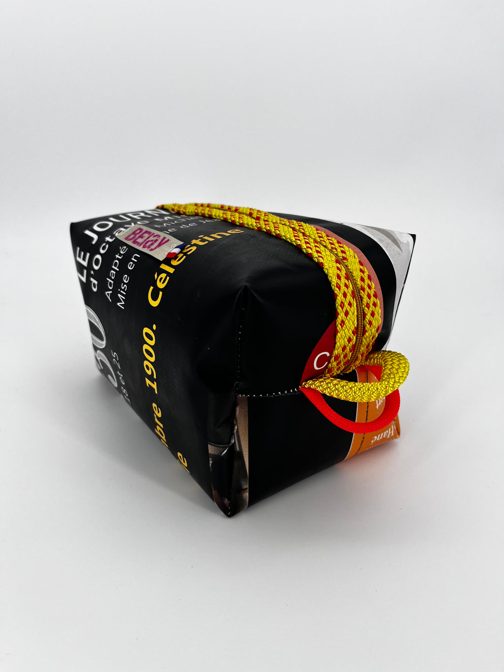 The Voyager - Trousse Imperméable Upcyclée - L'aventure sans fuite, zéro déchet