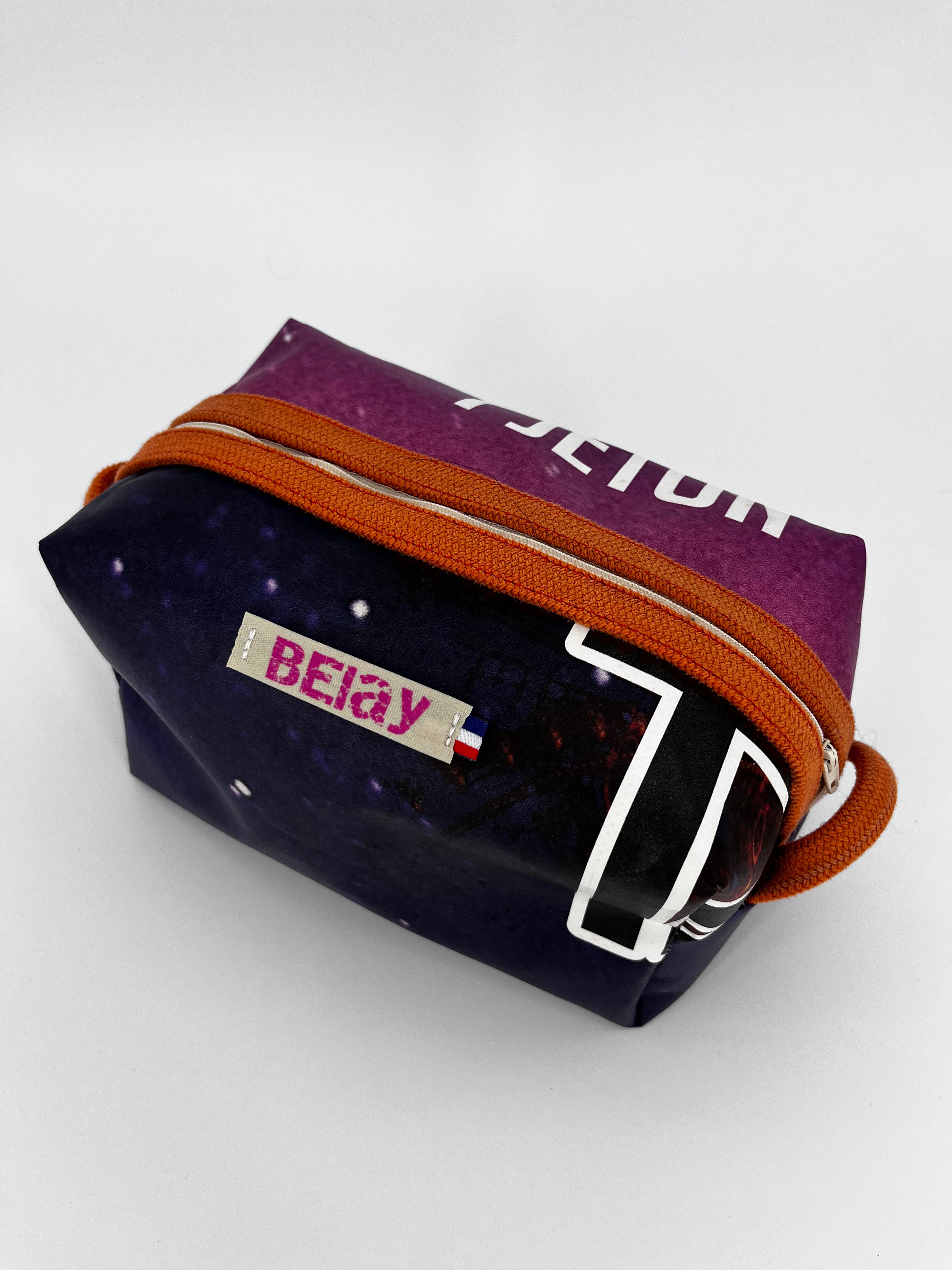 The Voyager - Trousse Imperméable Upcyclée - L'aventure sans fuite, zéro déchet