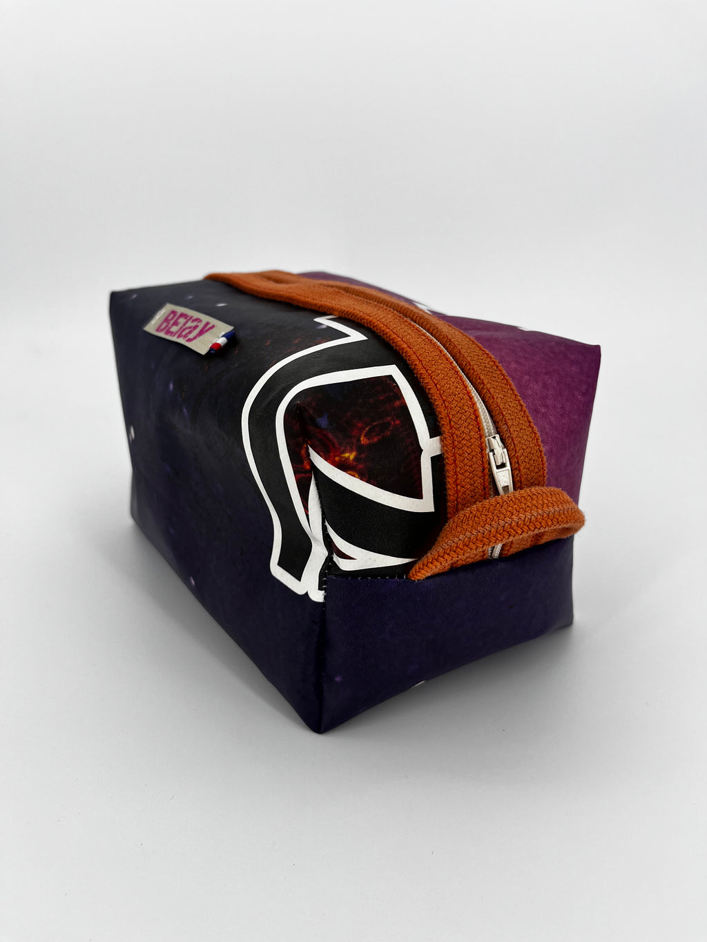 The Voyager - Trousse Imperméable Upcyclée - L'aventure sans fuite, zéro déchet