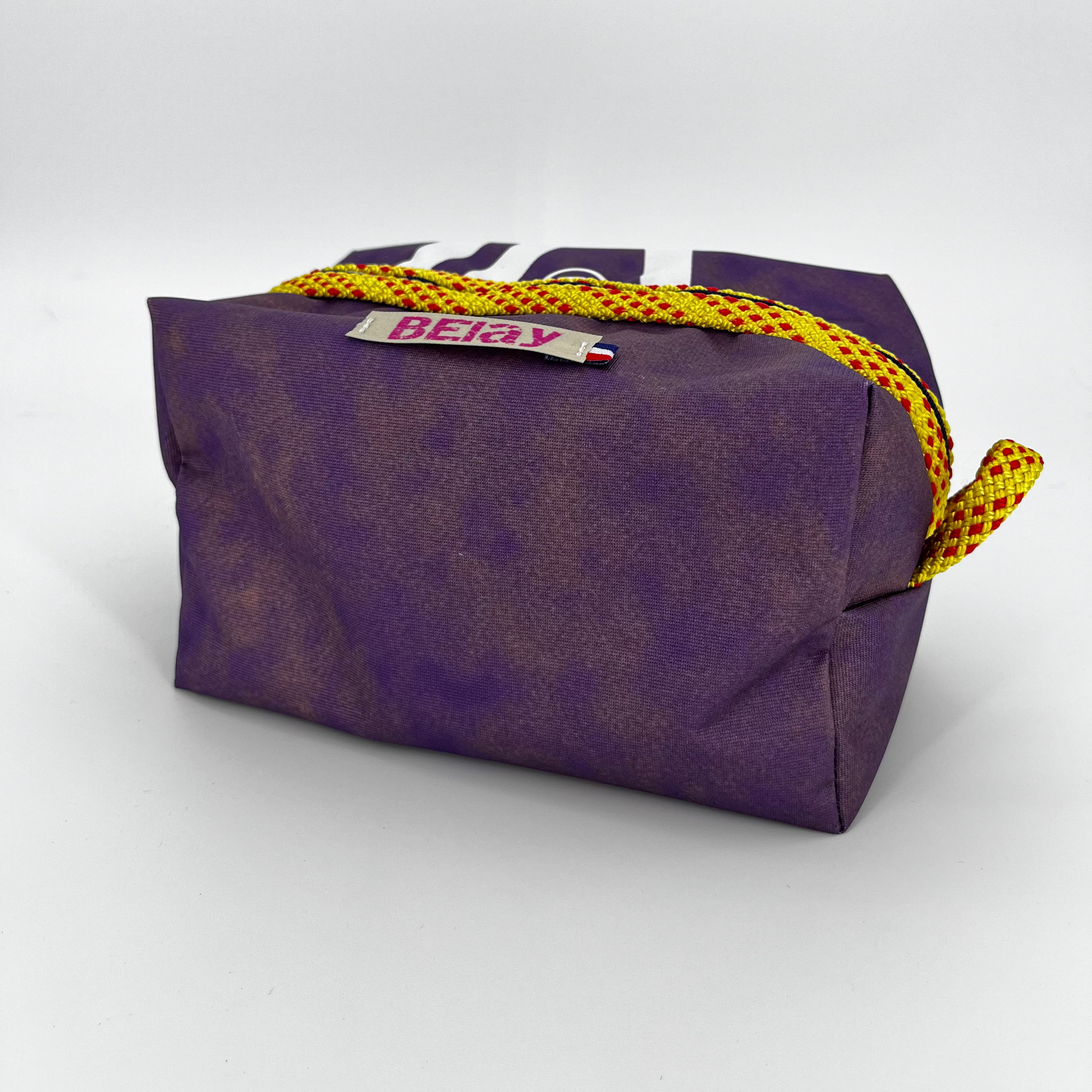 The Voyager - Trousse Imperméable Upcyclée - L'aventure sans fuite, zéro déchet