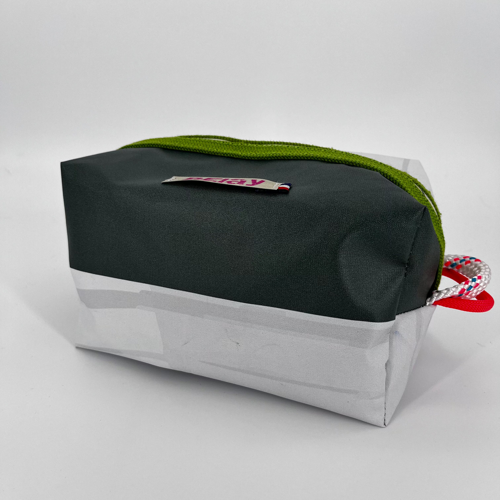 The Voyager - Trousse Imperméable Upcyclée - L'aventure sans fuite, zéro déchet